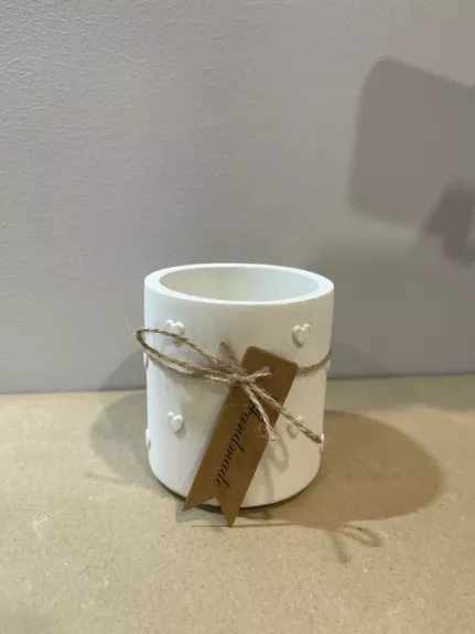 Rankų darbo indelis iš cemento