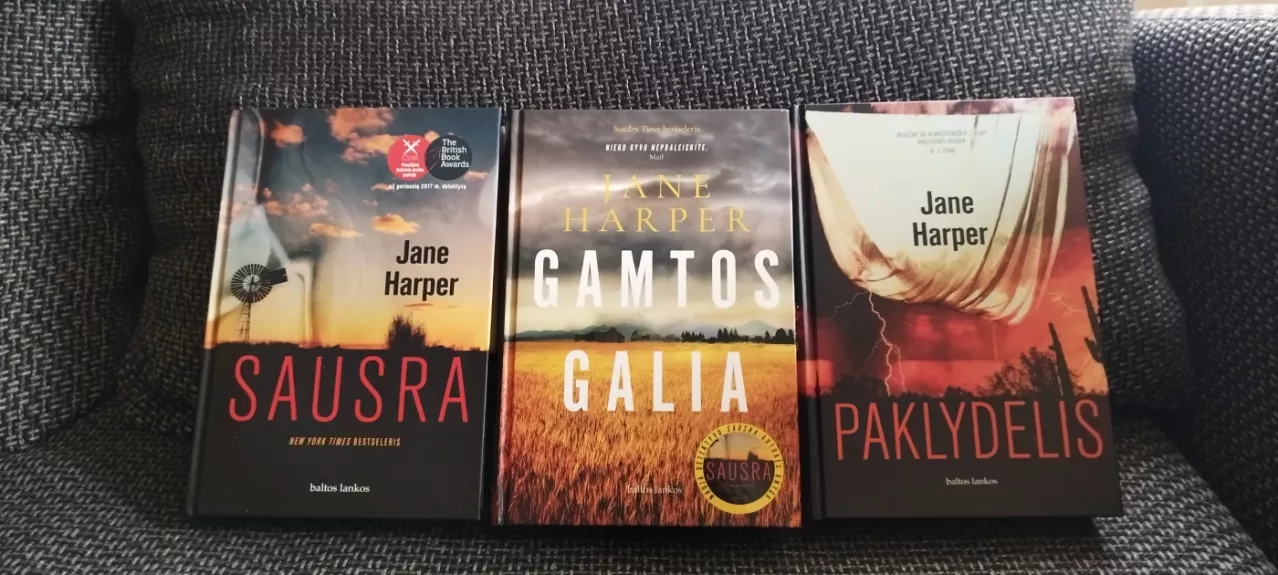 Sausra; Paklydėlis; Gamtos galia (trilogija)