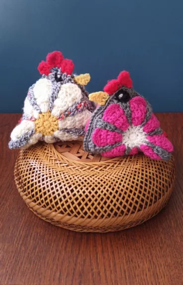 Rankų darbo nertos vištytės, 2vnt.