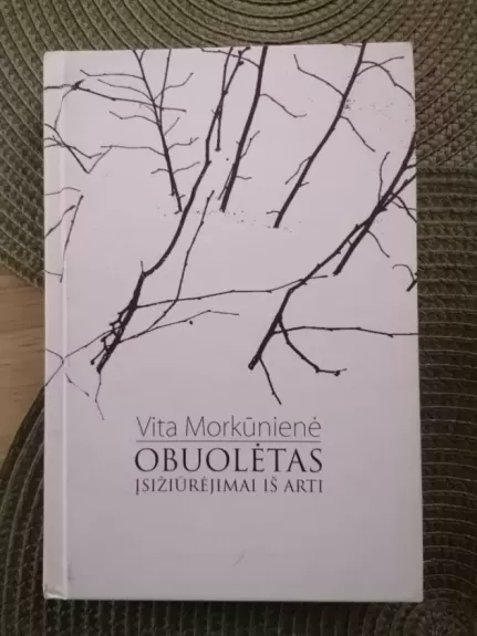 Obuolėtas. Įsižiūrėjimai iš arti