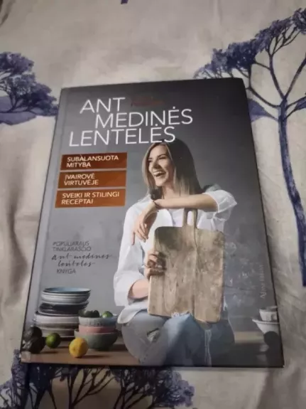 Ant medinės lentelės