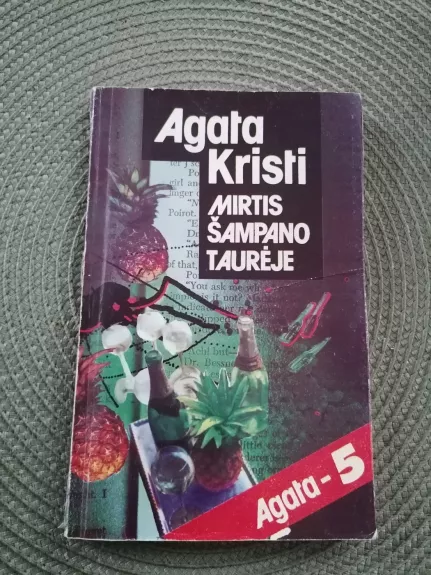 Mirtis šampano taurėje