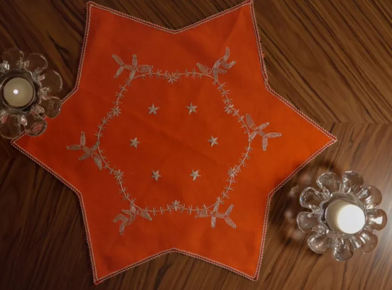 Žvaigždės formos šventinė staltiesė