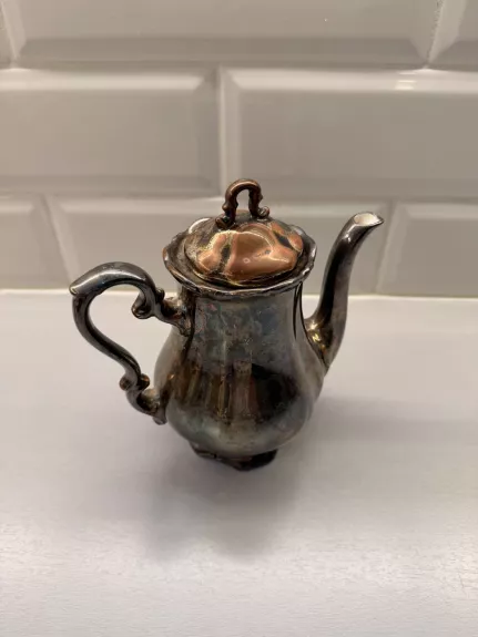 Vintage sidabruotas arbatinukas