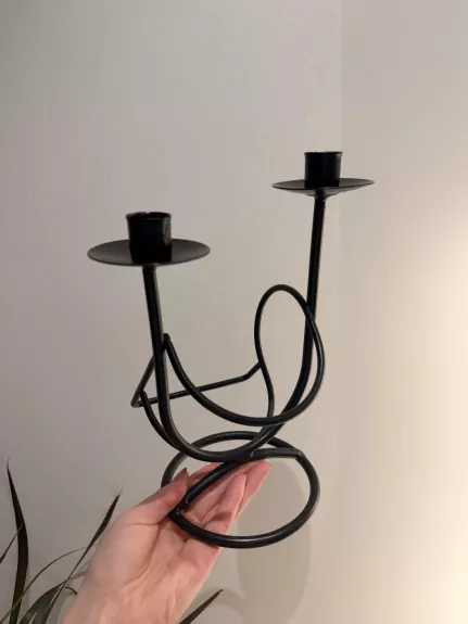 Juoda metalinė žvakidė