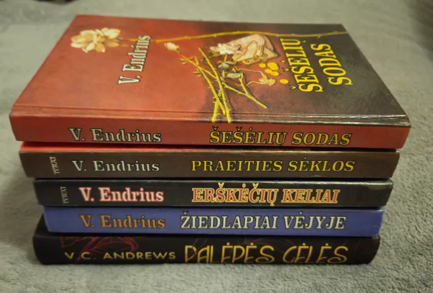 Palėpės gėlės, Žiedlapiai vėjyje, Šešėlių sodas, Erškėčių keliai, Praeities sėklosas,