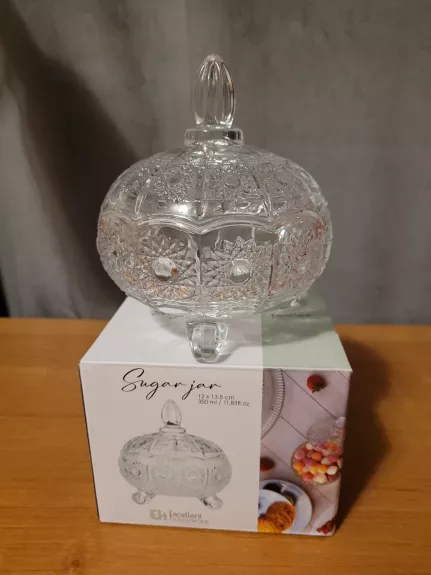 Stiklinis indas ant kojelių