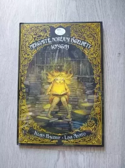 Mergaitė norėjusi išgelbėti knygas