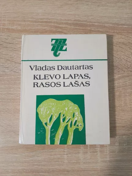 Klevo lapas, rasos lašas