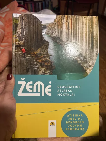 Zeme geografijos atlasas mokyklai
