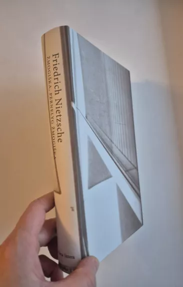 Žmogiška, pernelyg žmogiška