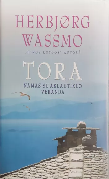 Tora. Namas su akla stiklo veranda