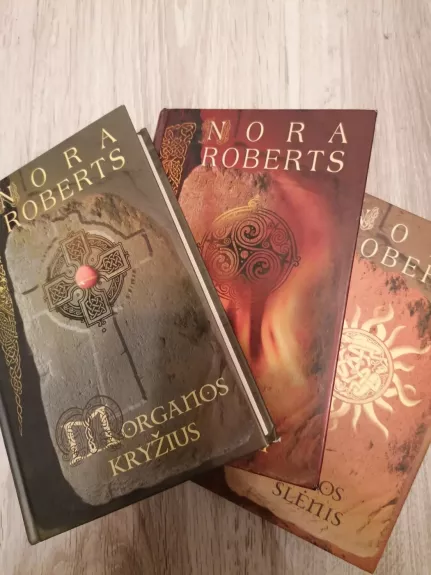 Morganos kryžius, Dievų vartai, Tylos slėnis