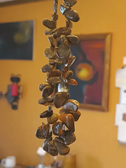 Tamsaus gintaro karoliai