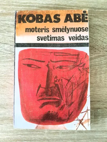 Moteris smėlynuose. Svetimas veidas