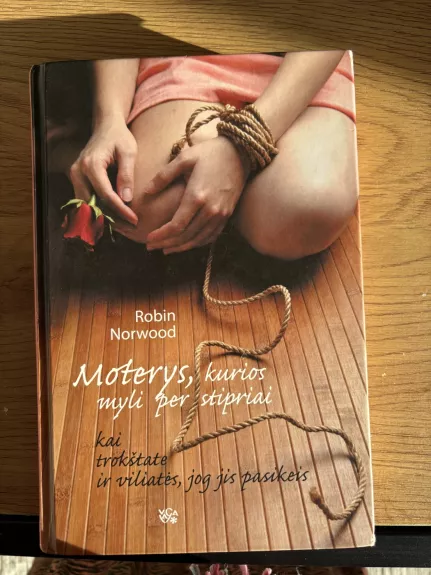 Moterys, kurios myli per stipriai