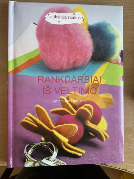 Rankdarbiai iš veltinio
