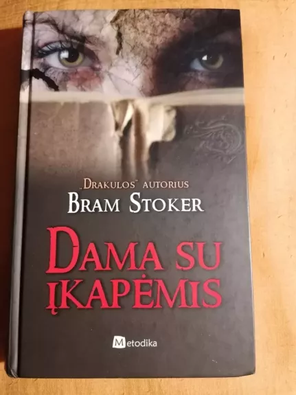 Dama su įkapėmis