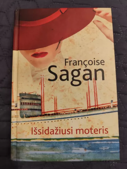 Išsidažiusi moteris