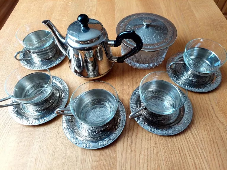 Senesnių laikų serviziukas