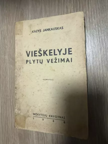 Vieškelyje plytų vežimai