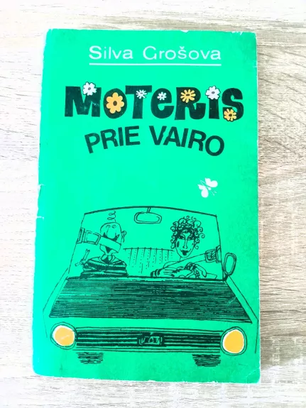 Moteris prie vairo