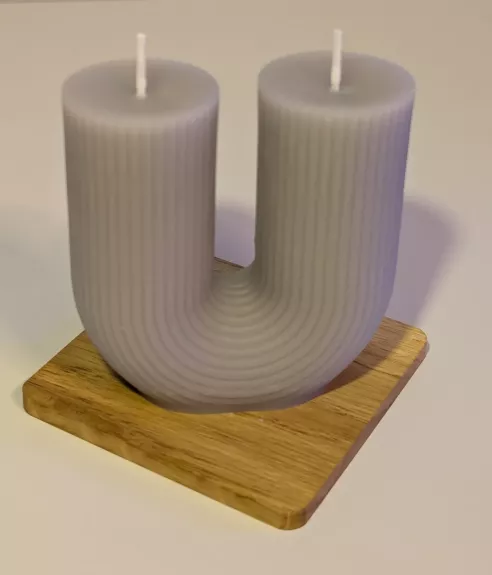 U formos rankų darbo bičių vaško žvakė