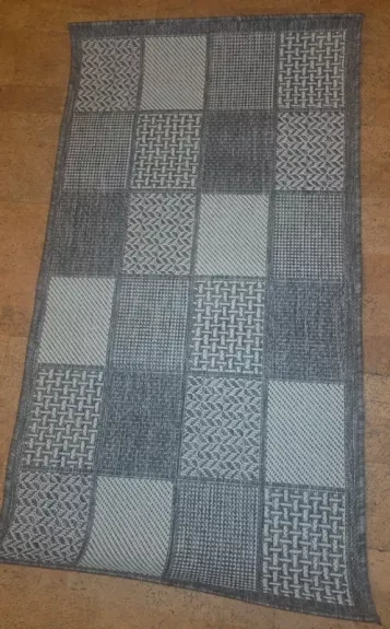 Kilimėlis, tinkantis ir viduje, ir lauke