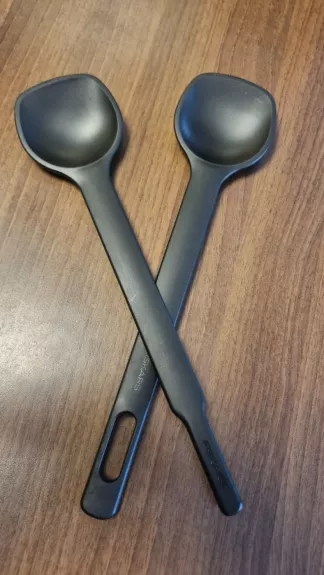 Salotų šaukštai / žnyplės Fiskars FF