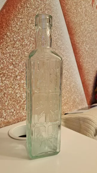 Dekoratyvinis raižytas butelys