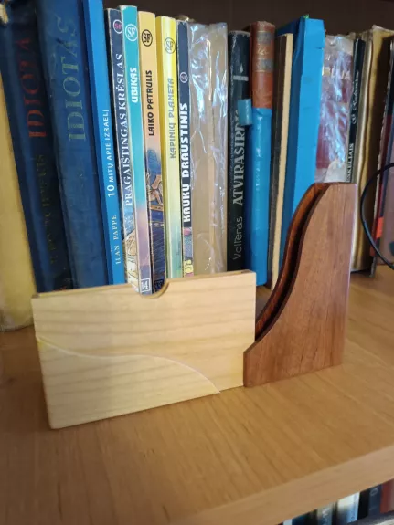 Medinė kortelių dėtuvė