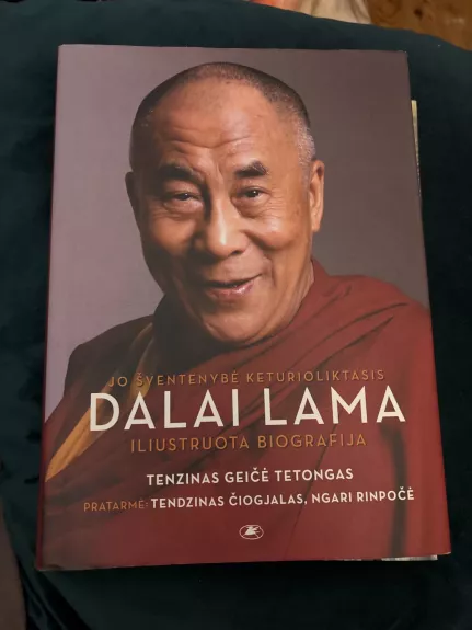 Jo Sventenybe keturioliktasis Dalai Lama iliustruota biografija