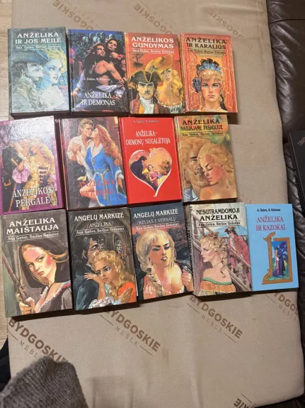 Pilna Anželika knygu serija