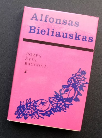 Rožės žydi raudonai