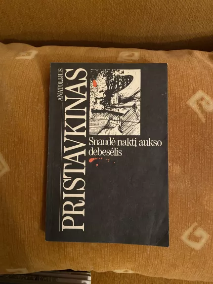 Snaudė naktį aukso debesėlis