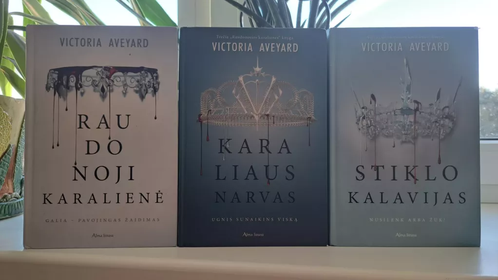 Trilogija “Raudonoji karalienė “