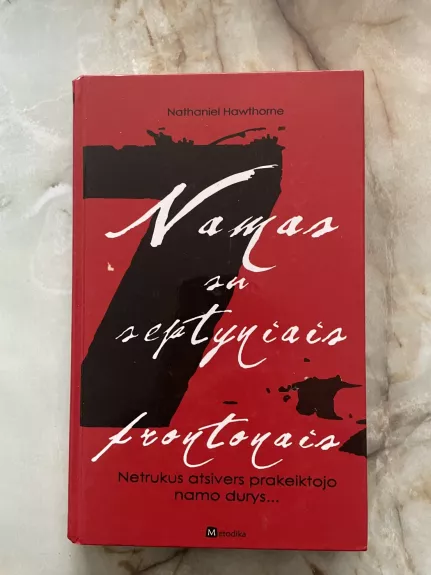 Namas su septyniais frontonais