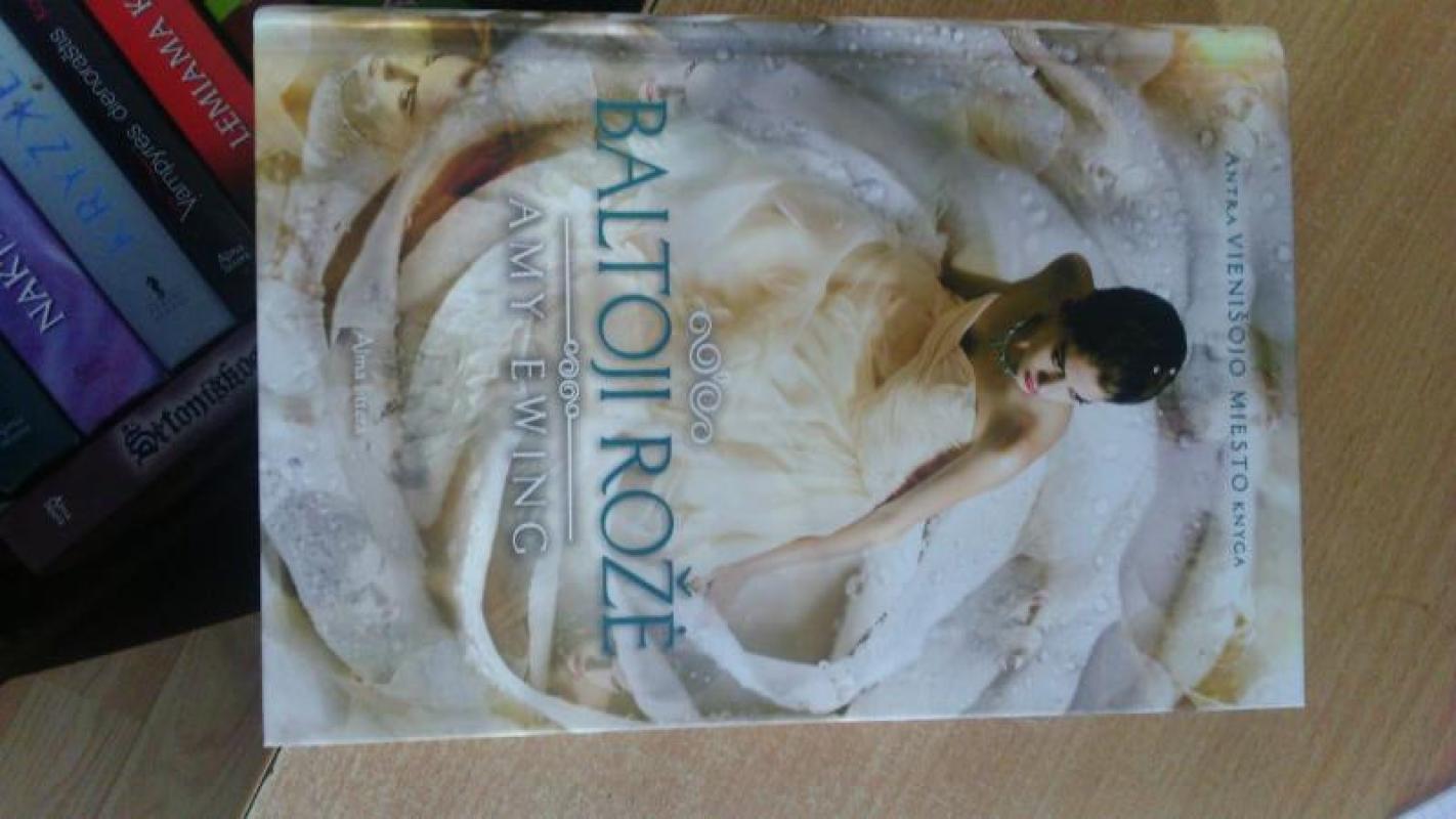 Baltoji rožė. 2-oji „Vienišojo miesto“ knyga - Ewing Amy, knyga 3