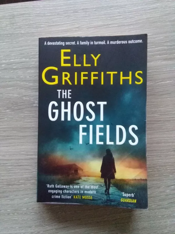 The Ghost Fields - Elly Griffiths, knyga