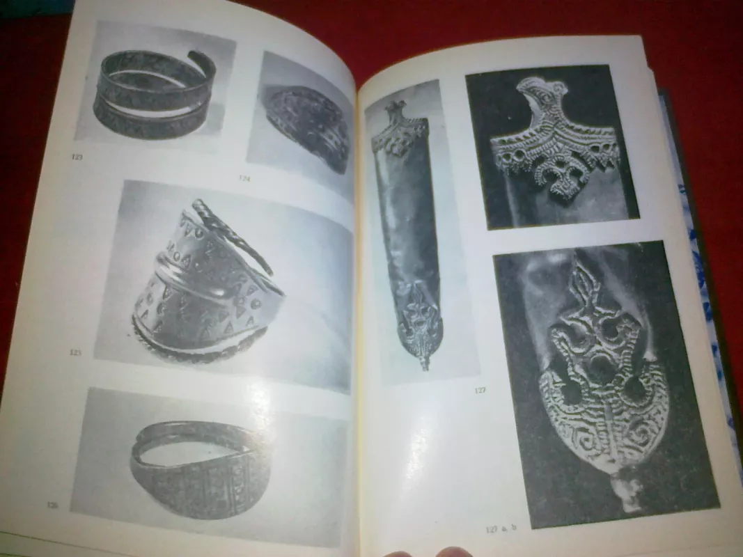 III-XVI a. sidabriniai ir sidabru puošti dirbiniai. - Bronė Tautavičienė, knyga