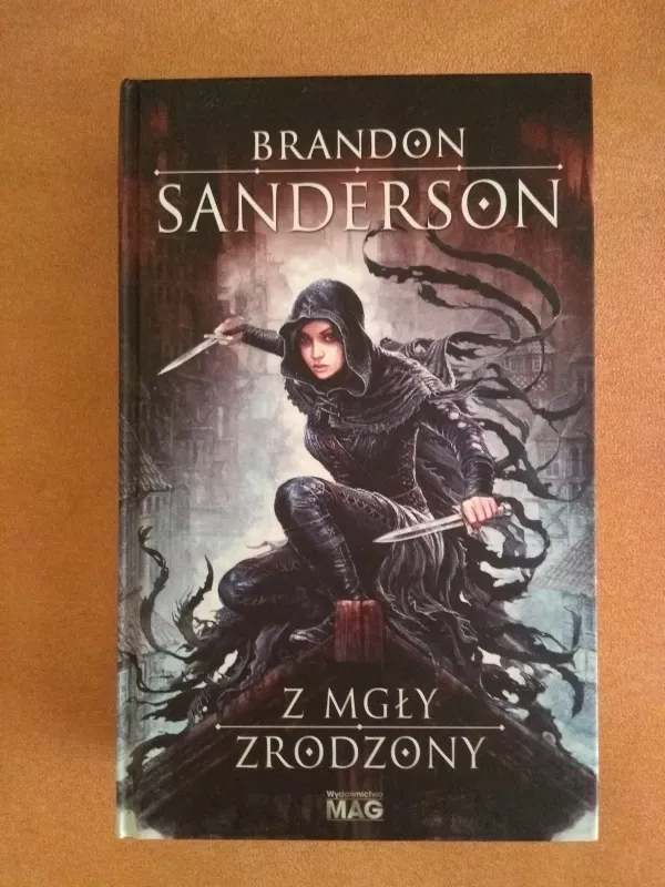 Z mgły zrodzony - Brandon Sanderson, knyga