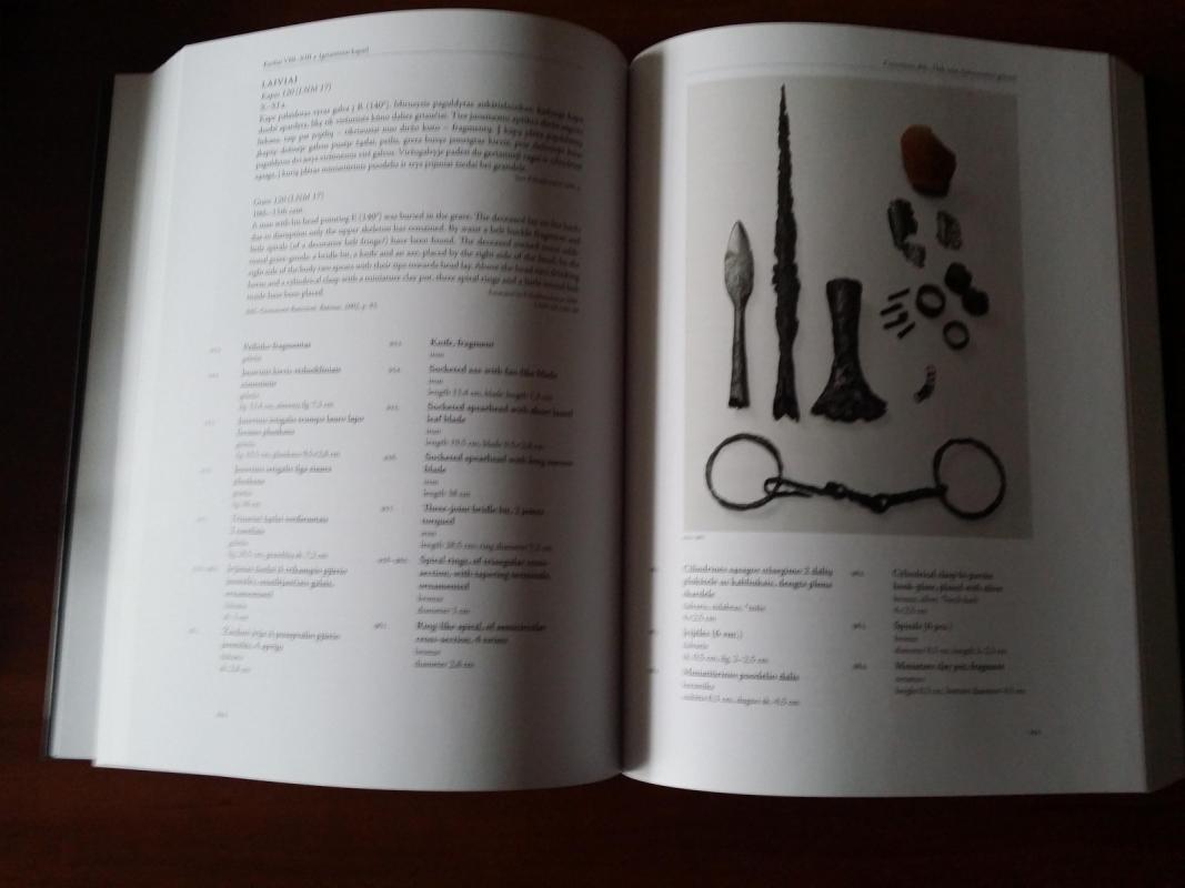 Kuršiai. Genties kultūra laidosenos duomenimis - Autorių Kolektyvas, knyga 3