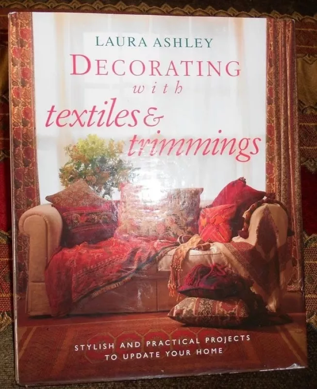 Decorating with textiles & trimmings - Laura Ashley, knyga