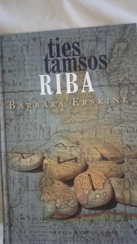 Ties tamsos riba - Barbara Erskine, knyga