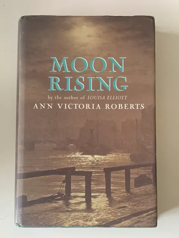Moon Rising - Autorių Kolektyvas, knyga