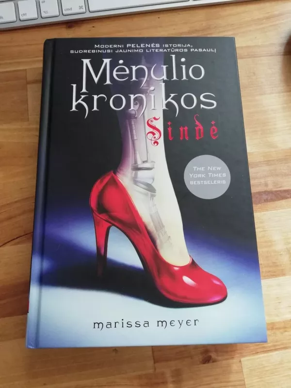 Mėnulio kronikos. Sindė - Marissa Meyer, knyga 2