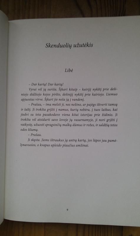 TAMSUS VANDUO: tarptautinio fenomeno „Mergina traukiny“ autorės knyga - Paula Hawkins, knyga 3