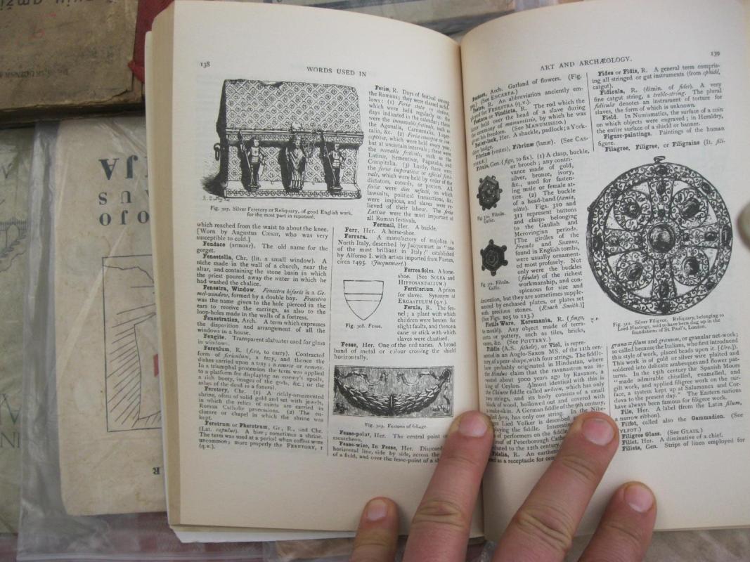 Dictionary of art and archaeology - J.W. Mollett, knyga 4