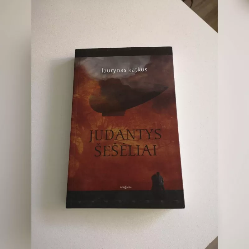 Judantys šešėliai - Laurynas Katkus, knyga 3