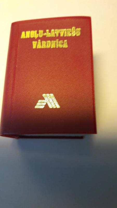 Miniatiūrinė knyga ,,Anglu – latviešu vardnica (Anglų – latvių k. žodynas)" - D. Kalnina, knyga 5